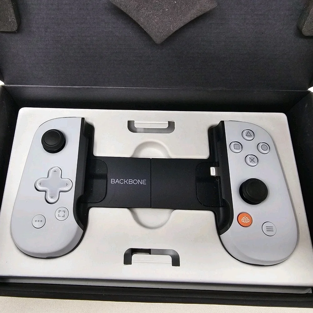 BACKBONE One Mobile Gaming Controller For iPhone PlayStation Edition White